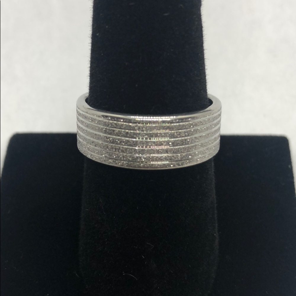 Men’s ring.